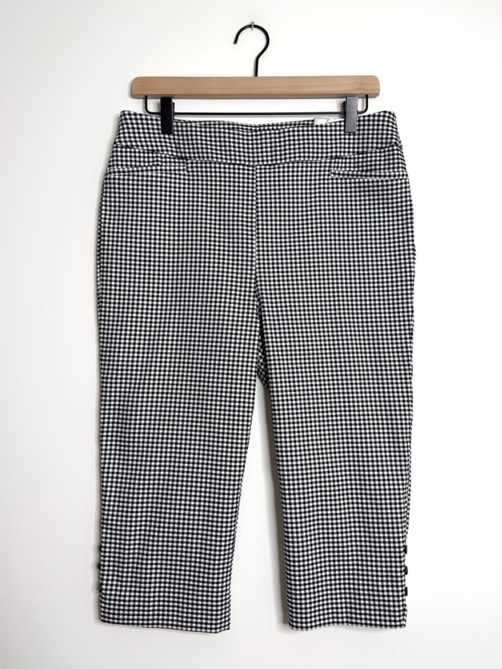 Chicos NEW So Slimming Brigitte Slim Leg Capris